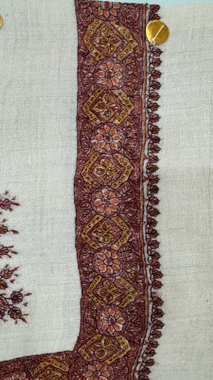 Fine pashmina rumal paying homage to Bahrain's Ghutra (غترة) heritage