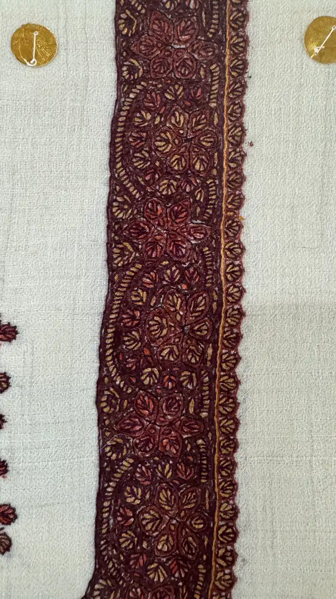 Syria: كوفية (Keffiyeh) or شماغ (Shemagh)