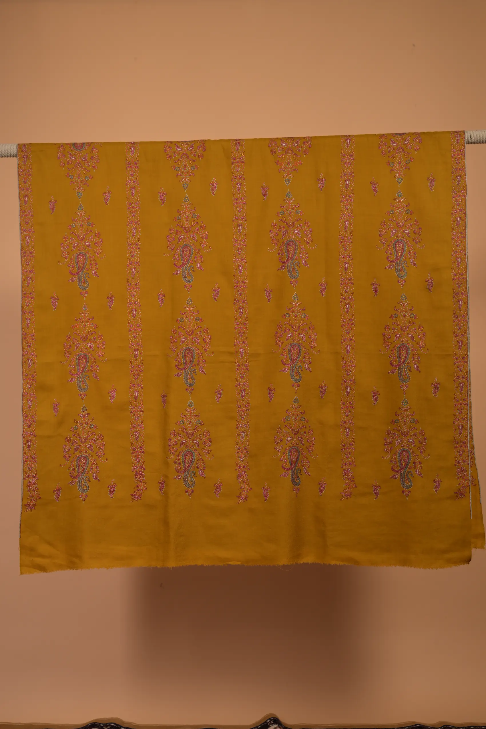 Women’s authentic GI-tag cashmere shawl